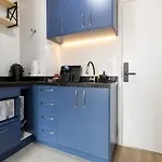 O Azul Cheio De Estilo Com Piscina E Academia