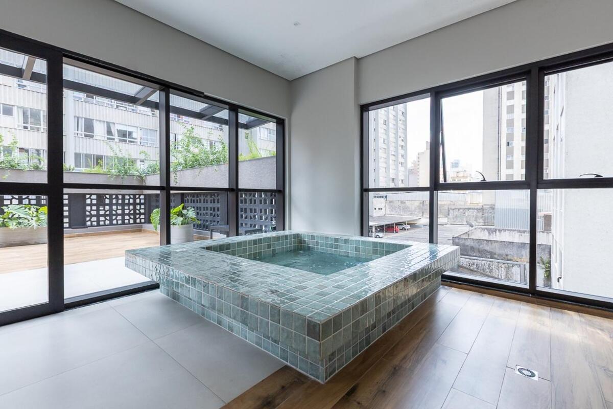 O Azul Cheio De Estilo Com Piscina E Academia Curitiba